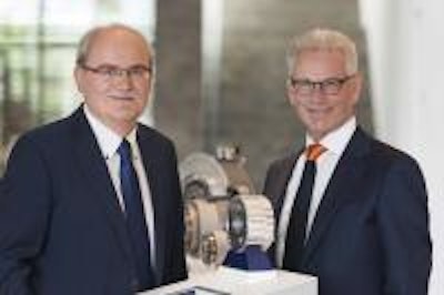 The team of inventors nominated for the Deutscher Zukunftspreis 2018 (from left to right): Thomas Bayer (Manager Innovation Lab at WITTENSTEIN SE) and Dr. Manfred Wittenstein (Chairman of the Supervisory Board of Wittenstein SE)