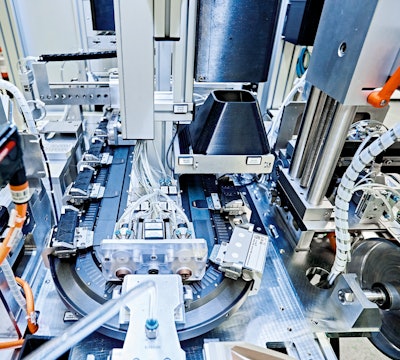 To produce the cobas PSC, Roche uses an XTS with 10 movers and a 3 m track length.