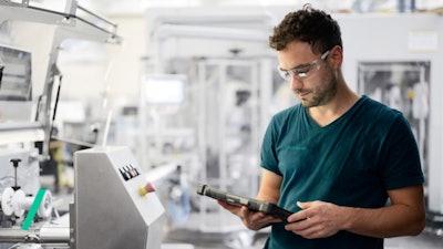 Thanks to the new, cloud-based Digital Shopfloor Platform, paper-based processes and unnecessary loss of time during maintenance work are a thing of the past for food manufacturers.