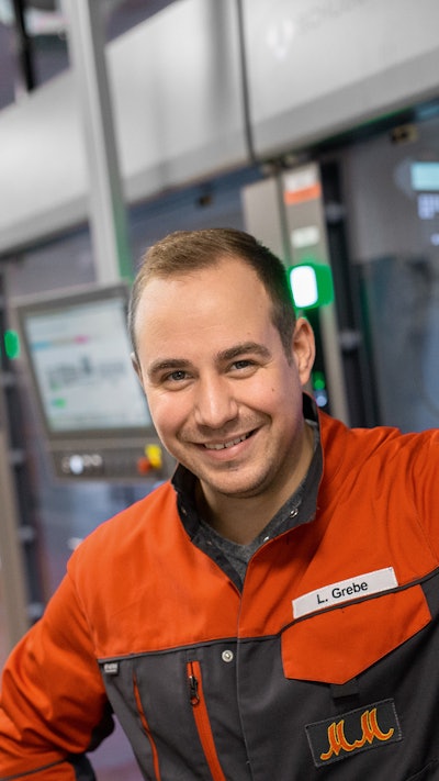 “Compared to our previous standard we’ve doubled the line capacity for our gift packs of one and two bottles,” reports Lars Grebe, head of Sparkling Wine at the Rotkäppchen-Mumm Enology Competence Center in Eltville, Germany.