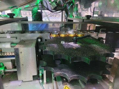 A rotary star wheel calibrates the speed and pressure of the can flow.