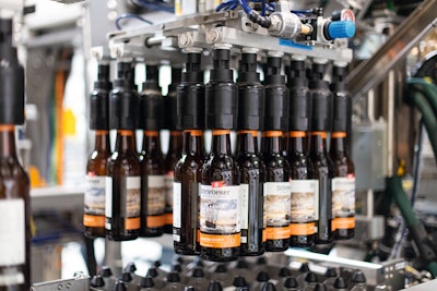Closeup of the Varioline packaging system in action.