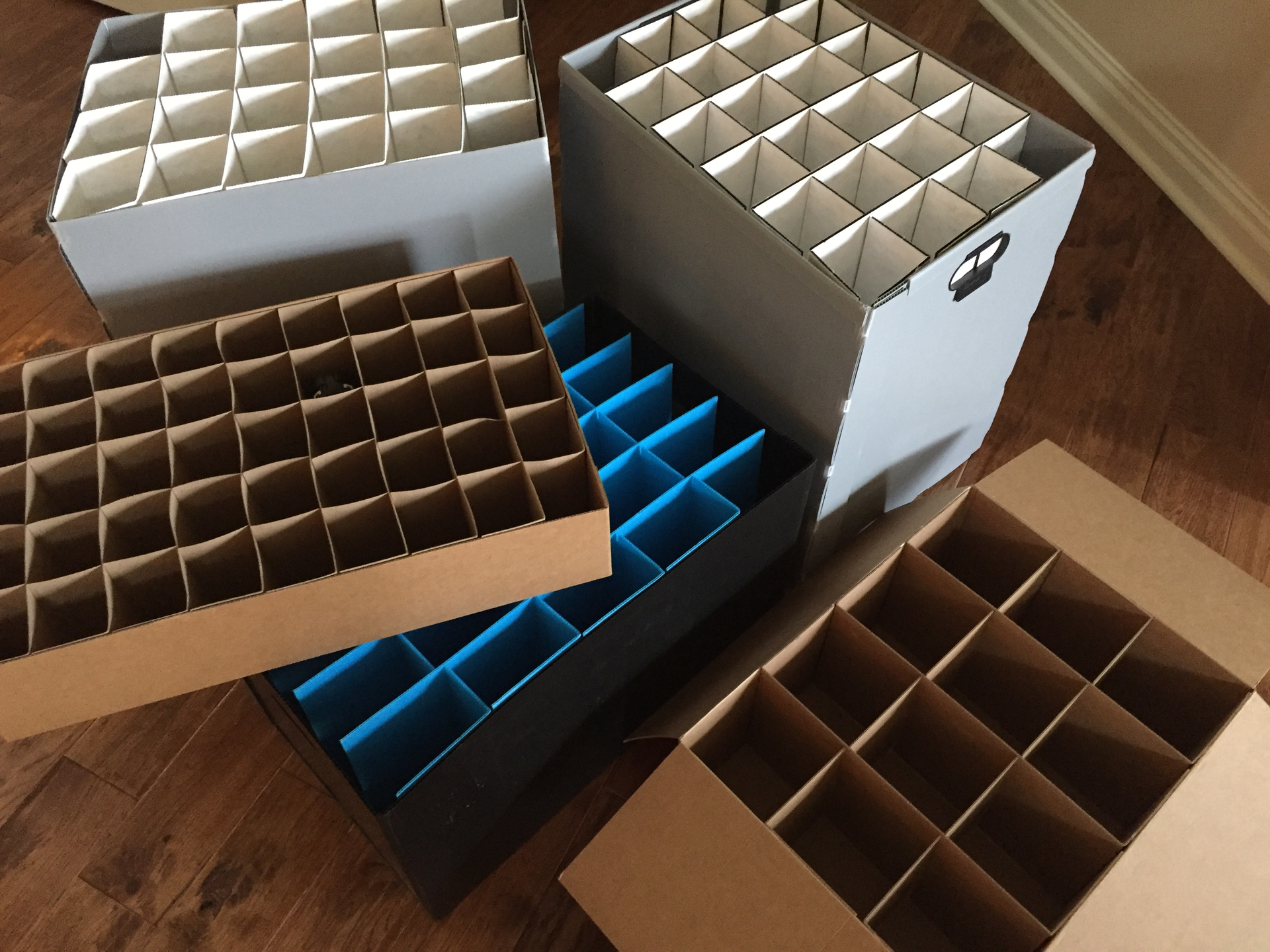 The P2 system is available in four configurations: the partition only, the P2 HSC (half-slotted container), the P2 RSC (regular slotted container), and the P2 FOL (full overlap).