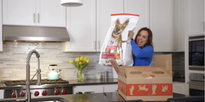 A branded custom overbox for Hill’s Pet Nutrition reduced packaging volume by 34% and void space by 82%.