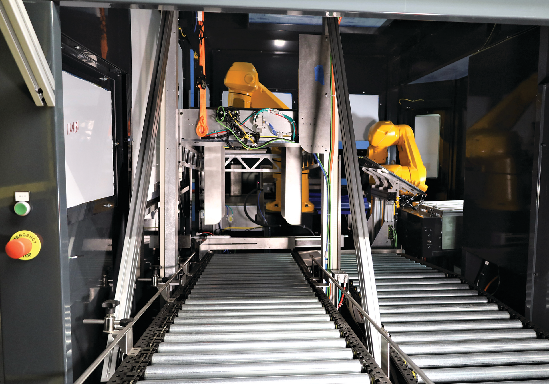 Muller Technology&rsquo;s solution pairs a six-axis case-packing robot equipped with vacuum EOAT with molding or thermoform machines.