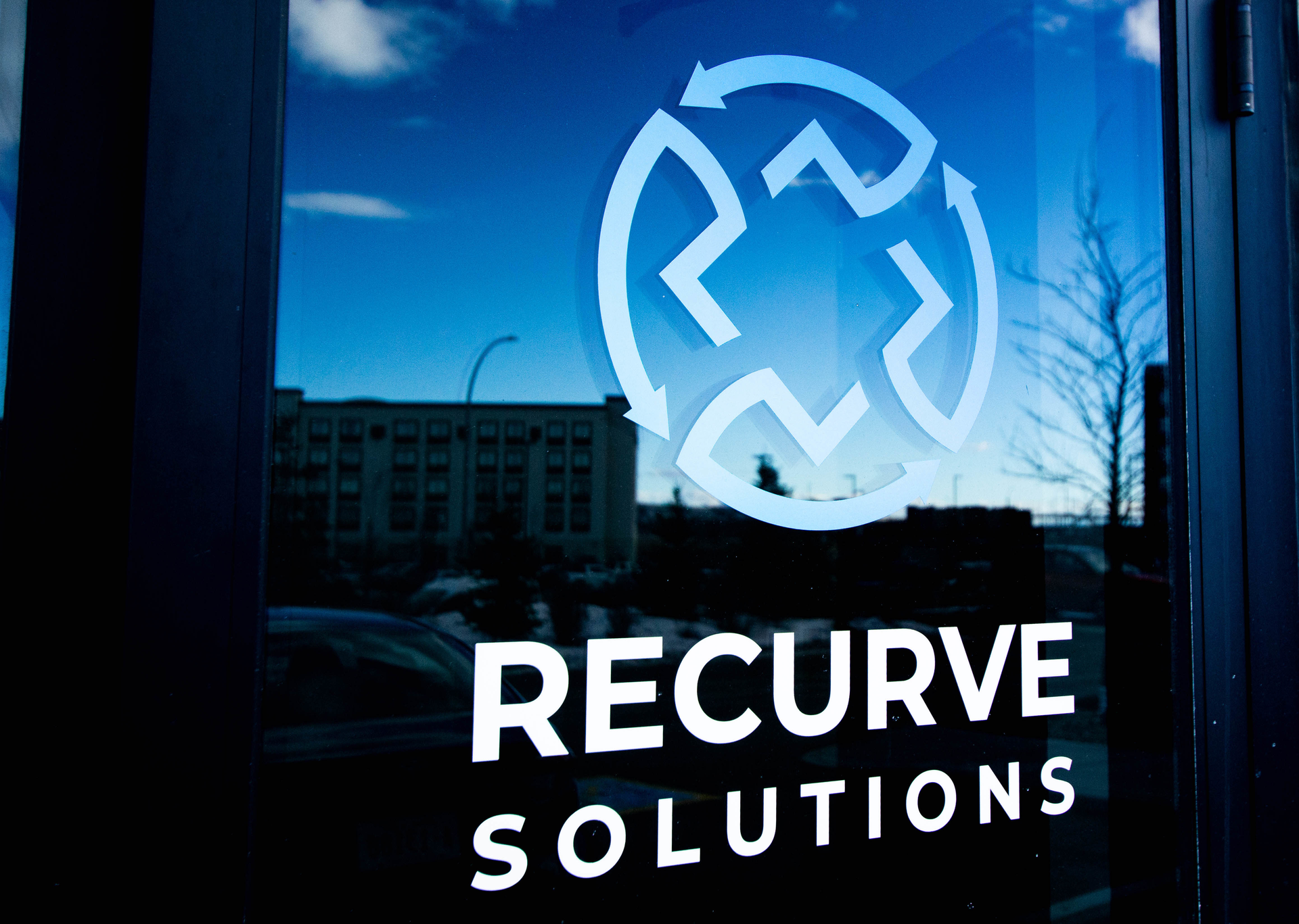 Recurve addresses the needs of growing to medium-sized businesses for customized, flexible, small production-line co-packing and fulfillment services.
