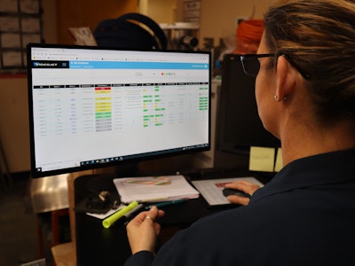 Maintenance manager monitoring Videojet equipment via the VideojetConnect Remote Service (VRS).