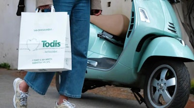 Italian supermarket chain Todis has switched to wood-based, recyclable, and reusable carrier bags to replace plastic grocery bags.