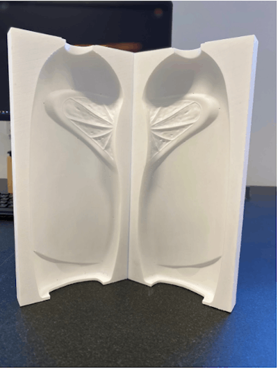 By using Rigid 10K Resin, Serioplast fabricated precise molds with smooth surface finish, capable of integrating fine features, including holes as small as 0.5 mm. They post-processed the tool with a polishing machine or manual sanding to meet the critical dimensions. Textured surfaces were incorporated in the CAD of the mold cavity.