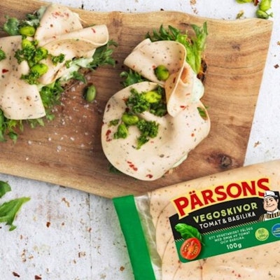 Scan Sverige has introduced mono-material packaging for its Pärsons sliced ham, salami, and plant-based products as part of its efforts to achieve 100% recyclable packaging by 2025.