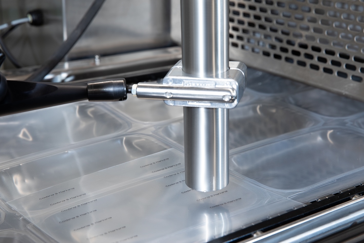 Through various tests, the optimal LEIBINGER ink for marking S&Uuml;DPACK's recyclable food films was developed.