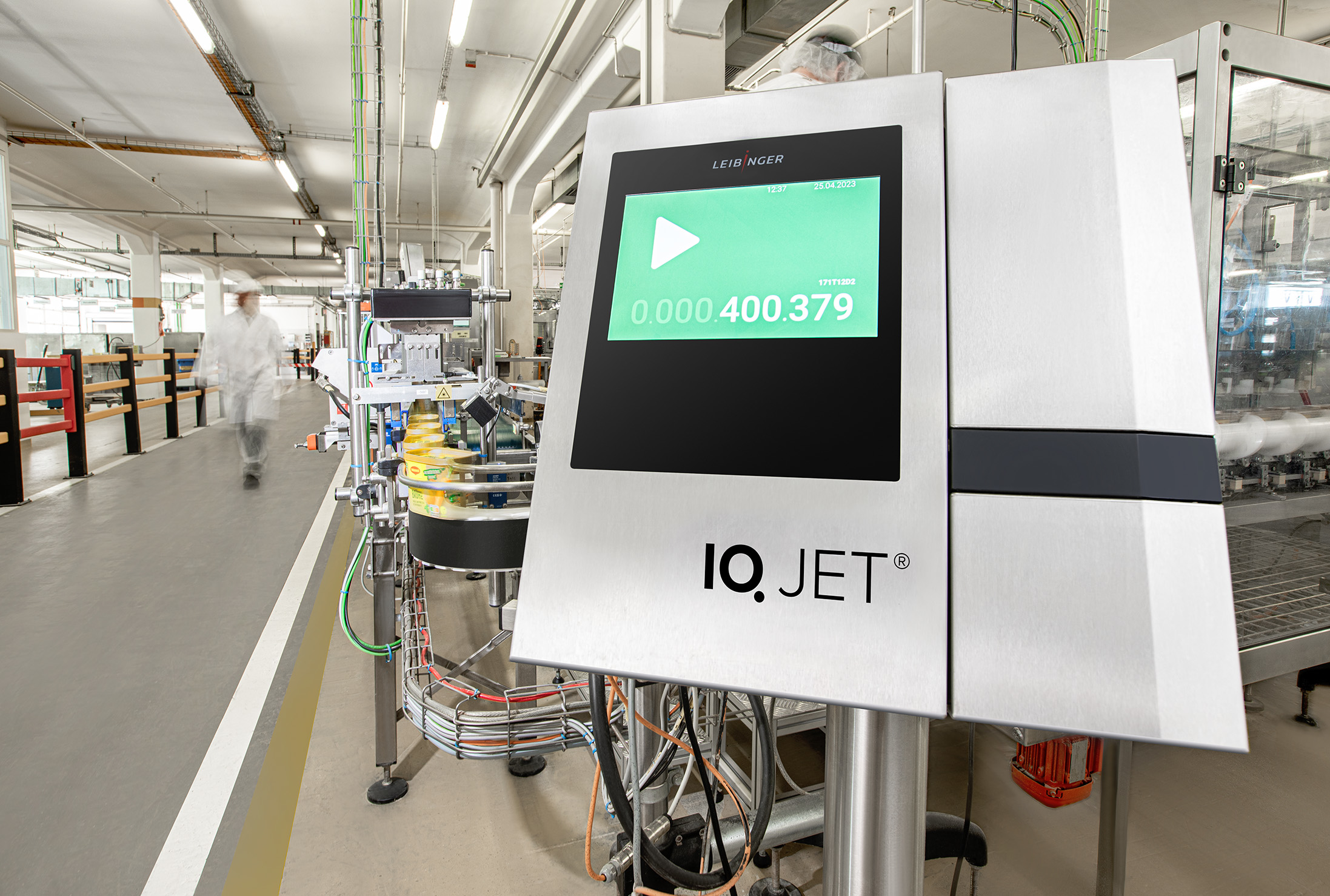 The LEIBINGER IQJET marks packaging at the Maggi plant of Nestl&eacute;.