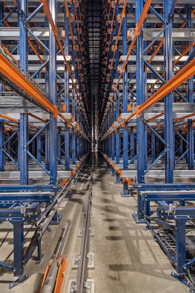 The ASRS is integrated with the plant’s production scheduling and order management software, enabling automated load sequencing and trailer staging.