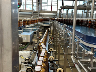 Space was restricted, but Rivella employees say it was no problem for the igus solution with Apiro gearboxes.